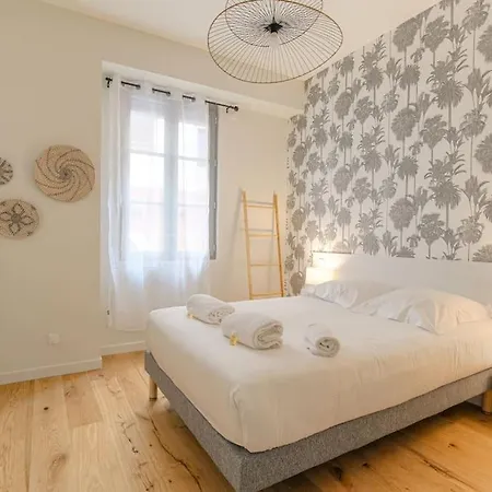 Appartement T2 Neuf, Climatise Proche *